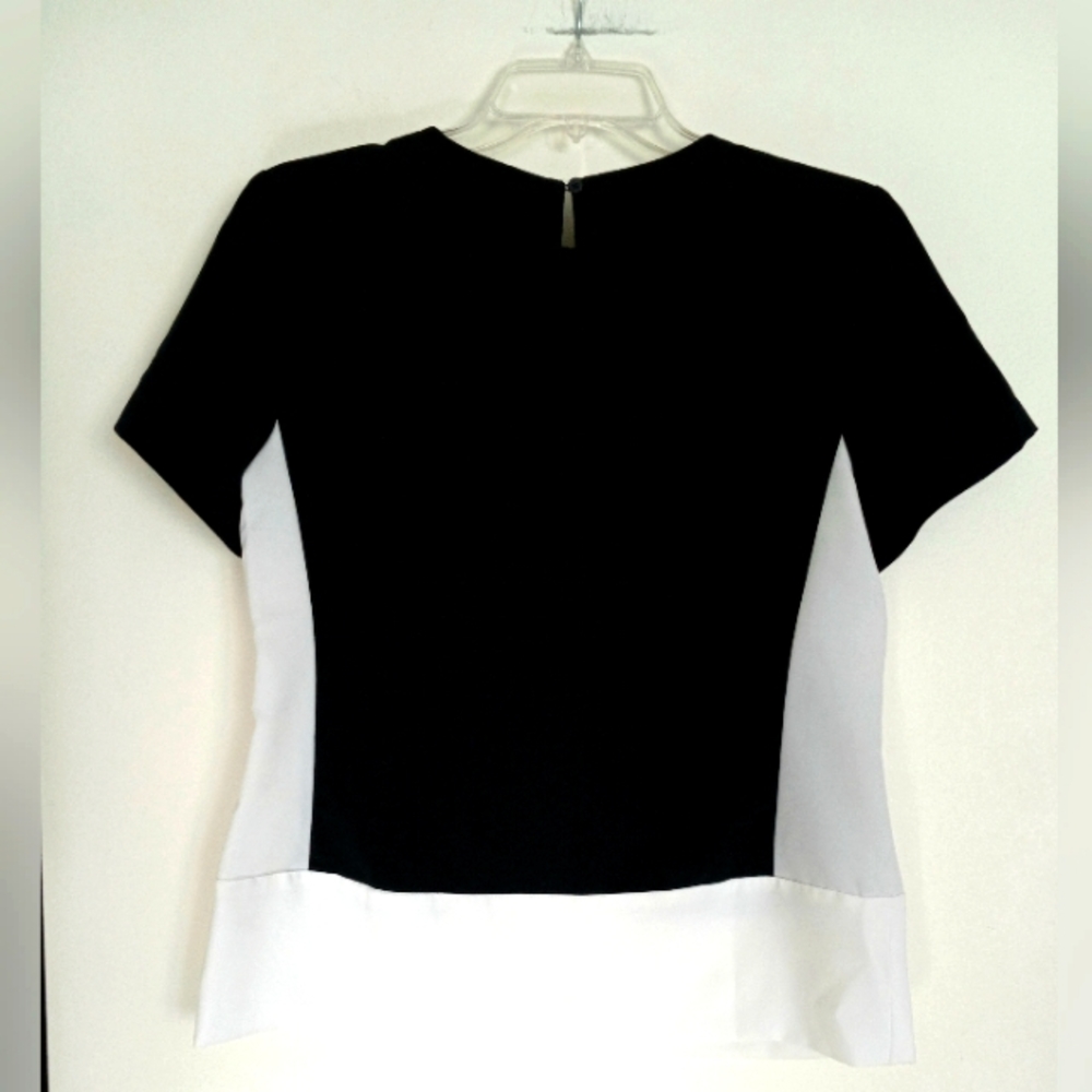 Banana Republic XS black & white colorblock short sleeve blouse